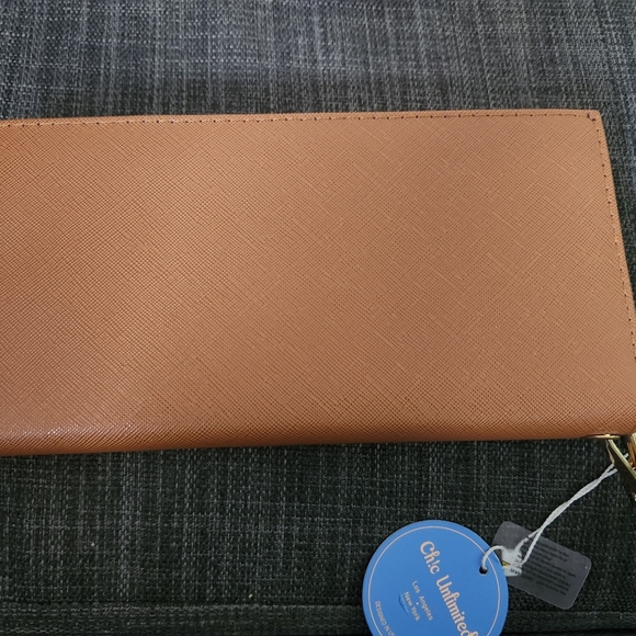 Chic Unlimited wristlet - Picture 2 of 4